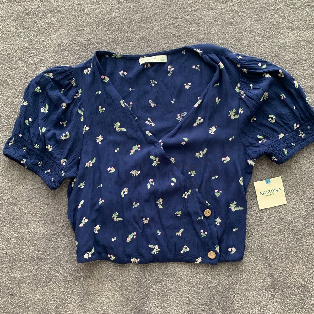 NWT JCPenney Arizona Jean Co size S Floral Shirt